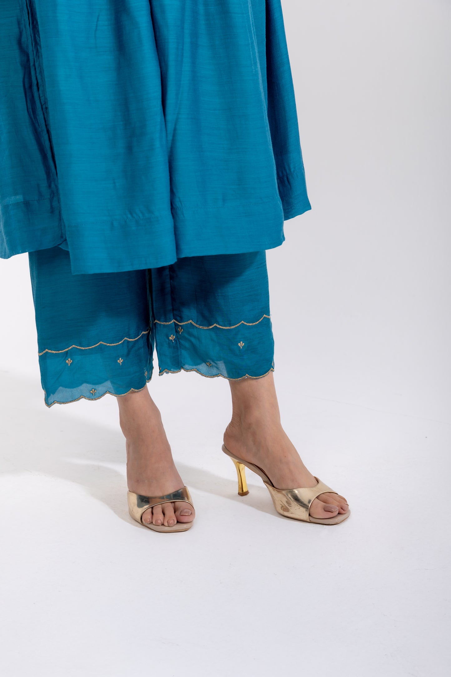 Niraav Kurta Set with Dupatta