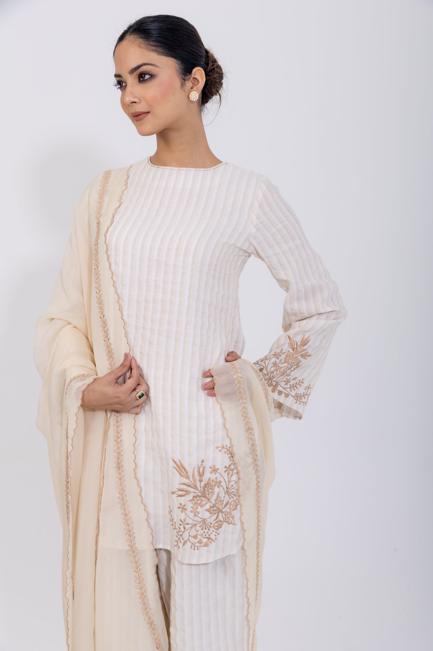 Rekh Kurta Set With Organza Dupatta