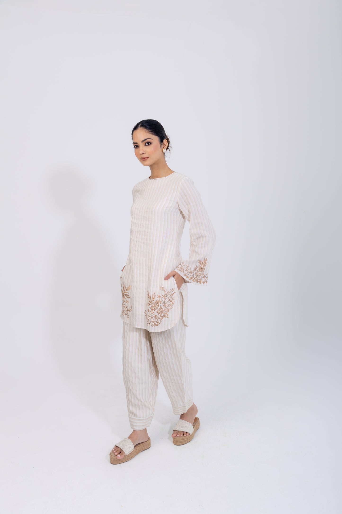 Rekh Kurta Set With Organza Dupatta