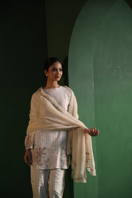 Rekh Kurta Set With Organza Dupatta